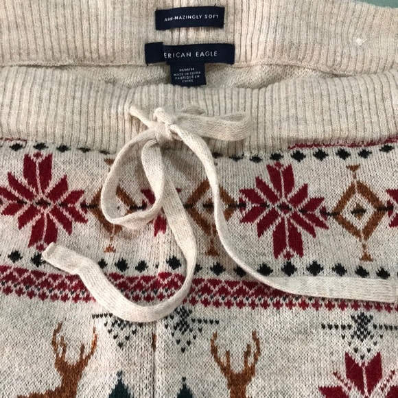 American Eagle Ahh-Mazingly Soft Deer and Snowflake Thick Sweater Leggings, Med - Picture 7 of 7